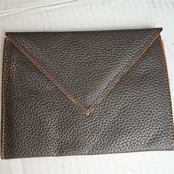 Travelon Quilted Microfiber Brown Shoulder Bag with accessories - Picture 8 of 13